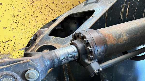 OMBS Service di Boi Salvatore- OFFICINA MECCANICA VEICOLI INDUSTRIALI A CAGLIARI E IN SARDEGNA - Bucher Municipal, Wirtgen Group JOHN DEERE, Komatsu