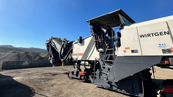 OMBS - Officina Meccanica Boi Salvatore - Assistenza e Ricambi a Cagliari e in tutta la Sardegna - Bucher Municipal, Wirtgen Group JOHN DEERE, Komatsu